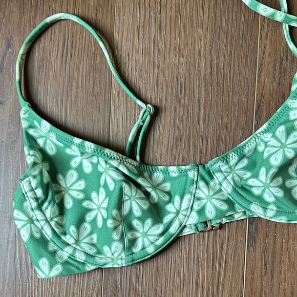 Lahana Swim Daisy Green Underwire Bikini Top M - Picture 1 of 9